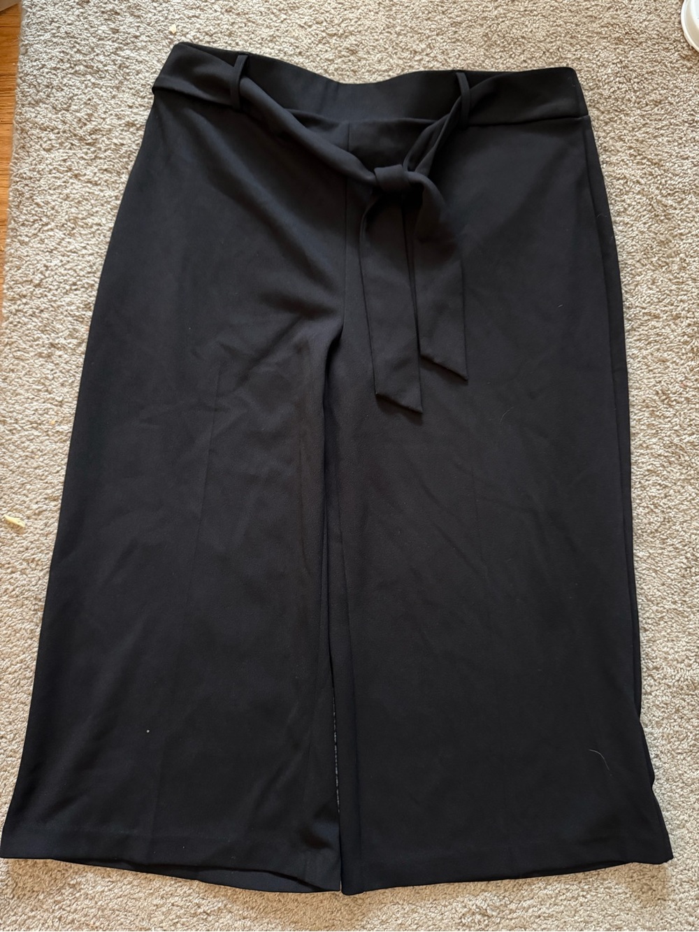 NYCC | Tie-Waist Wide Leg Black Capris for Women